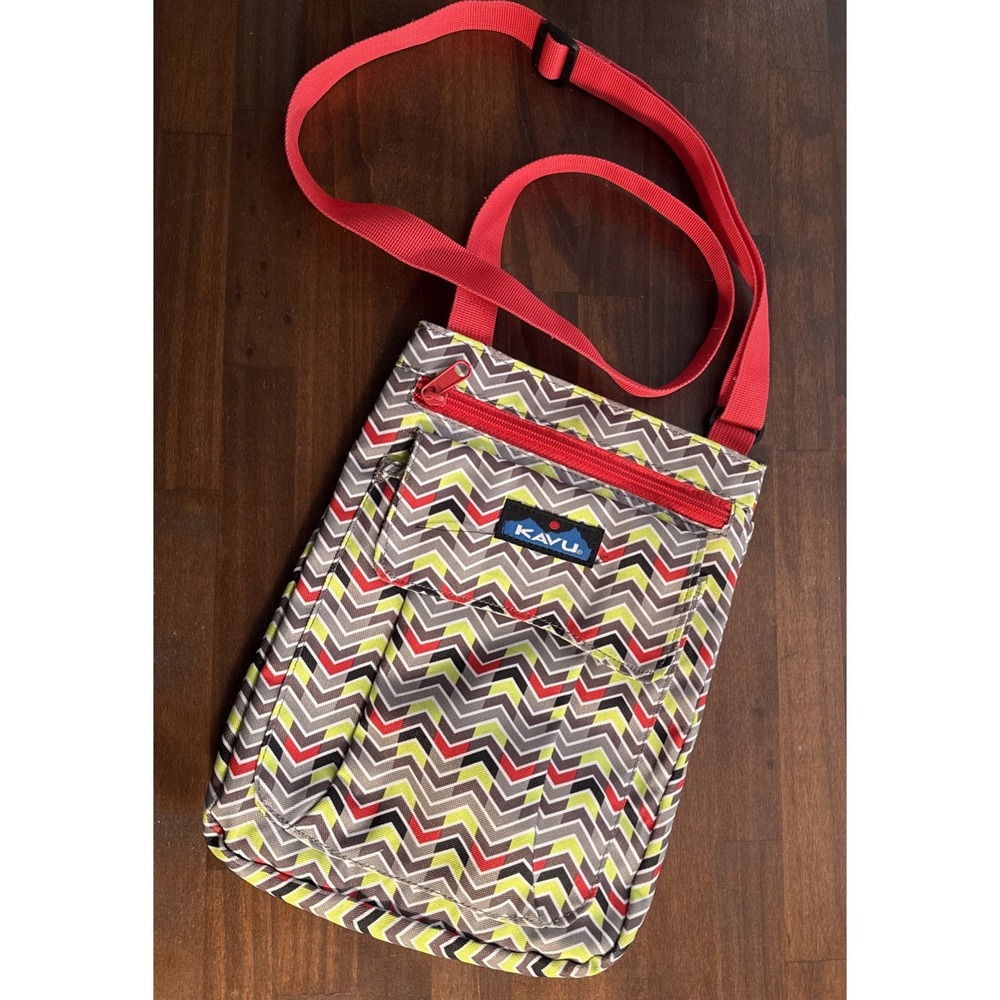 Kavu Keeper Crossbody Bag Chevron Print Canvas Multiple Pockets